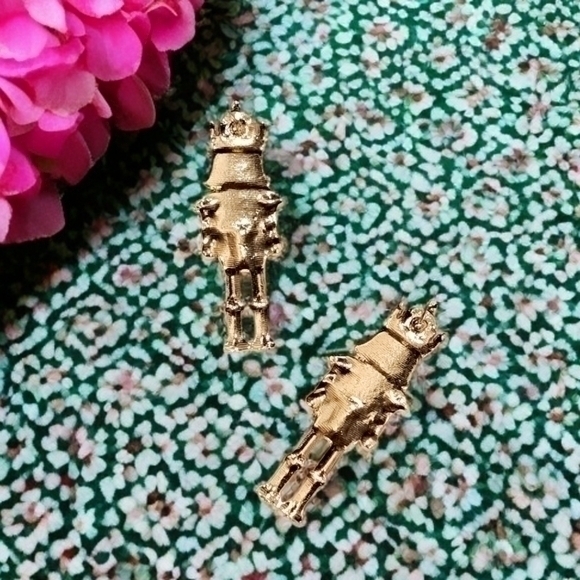 BETSEY JOHNSON HOLIDAY NUTCRACKER EARRINGS - Picture 4 of 4